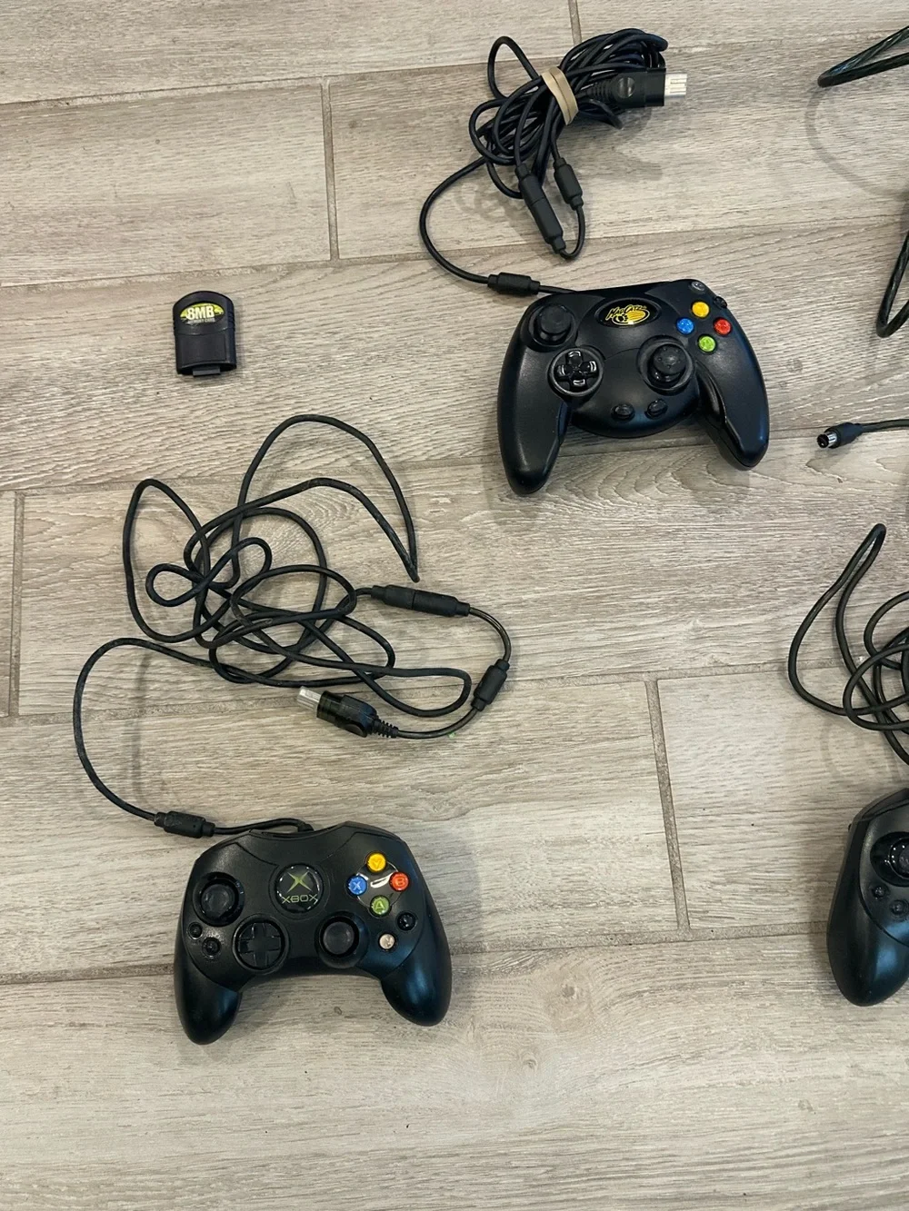 VTG XBOX Original Lot - 3 Controllers (2 OEM & 1 Mad Catz) + Memory Card/Cables
